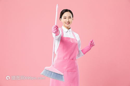 現(xiàn)代家政服務(wù)中的女性從業(yè)者 專業(yè)掃地服務(wù)的價值與未來